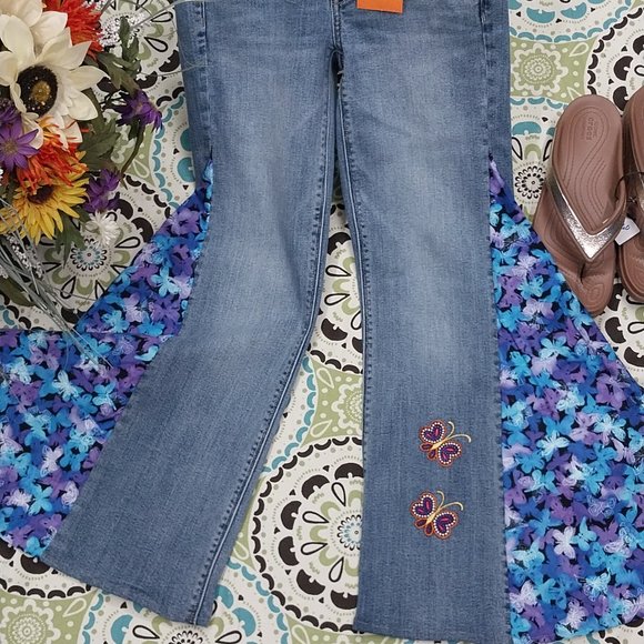 Upcycled handmade Denim - 2674 Size 2 American Eagle Upcycled Stretch Bell-Bottoms